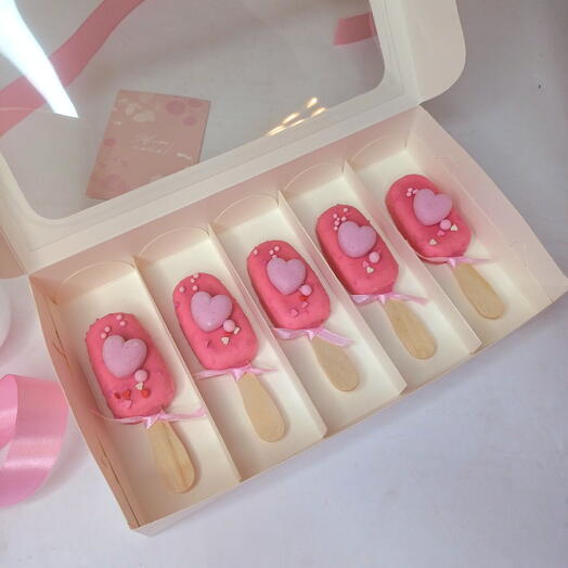 Зефир малиновый в клубничном шоколаде