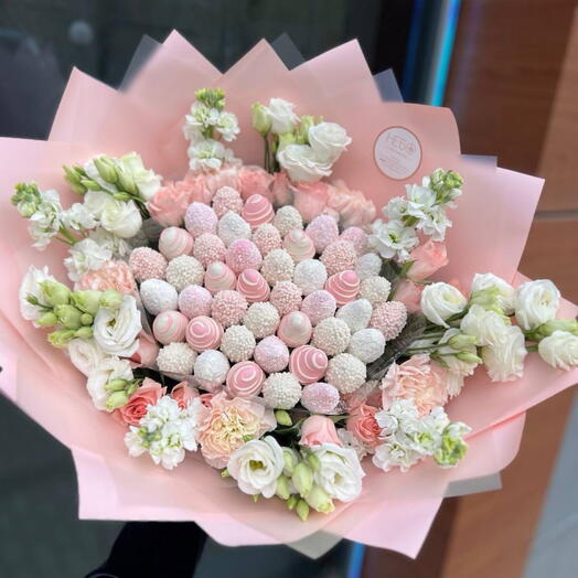 Bouquet with chocolate-covered strawberries 400 Princess