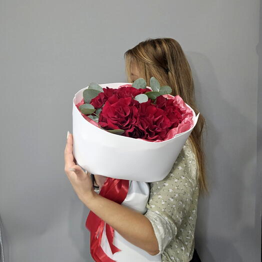 Букет  из Французских роз с эвкалиптом