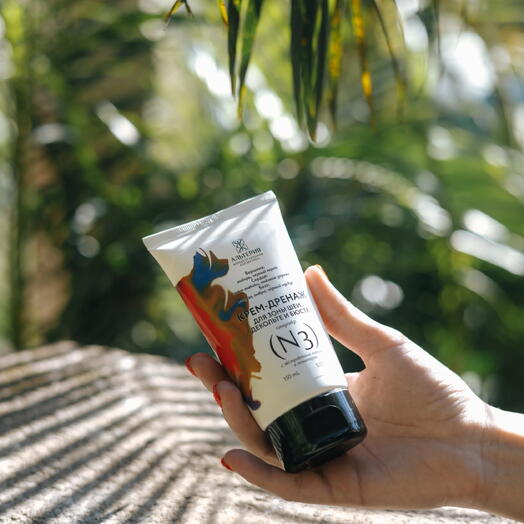 Крем-дренаж для зоны шеи, декольте и бюста 3 "Симулякр" с экстрактами лотоса и ламинарии