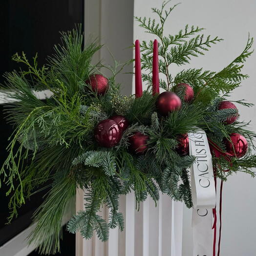 Настольная композиция Classic с ароматной хвоей и цветами