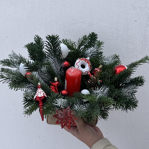 Композиция из нобилиса на новогодний стол со свечкой