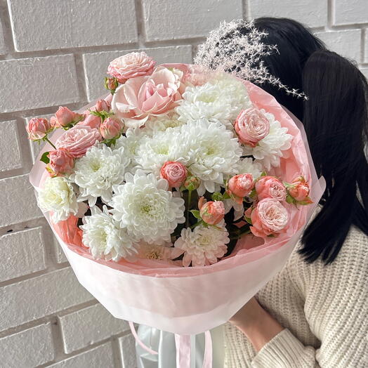 Красивый нежный авторский букет с кустовой розой 🌸