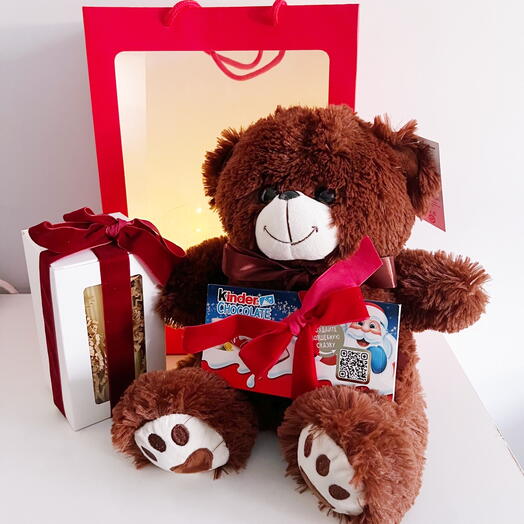 Подарочный набор новогодний подарок , плюшевый медведь , свеча, шоколад и гирлянда