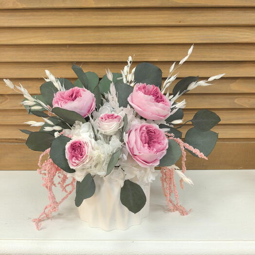 Композиция со стабилизированными розами «Знак любви»