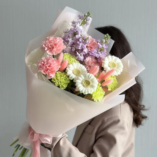 Букет из Гербер, лавандовой маттиолы и диантусов