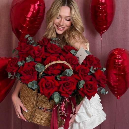 ️️️️️️️️️️️️🎁🎁🎁Корзина с красными Французскими розами и эвкалиптом