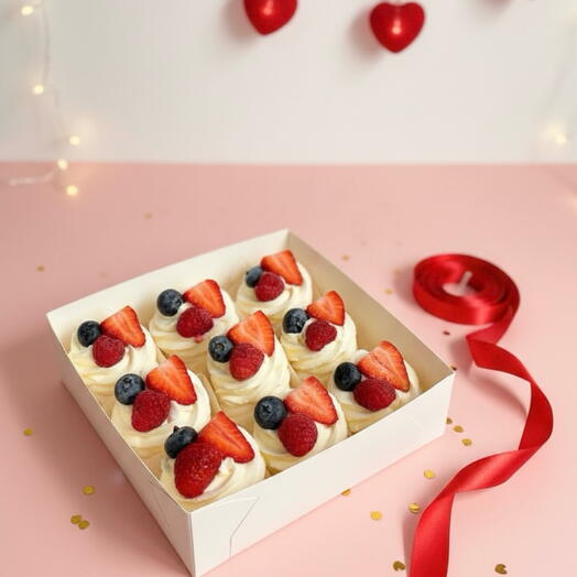 Мини безе Павлова с ягодами на 14 февраля День влюбленных
