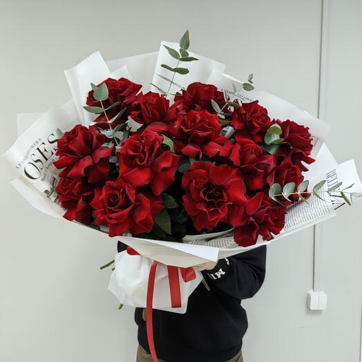 Шикарный Wow букет из красных французских роз 🌹 большой букет из роз с эвкалиптом 🔥