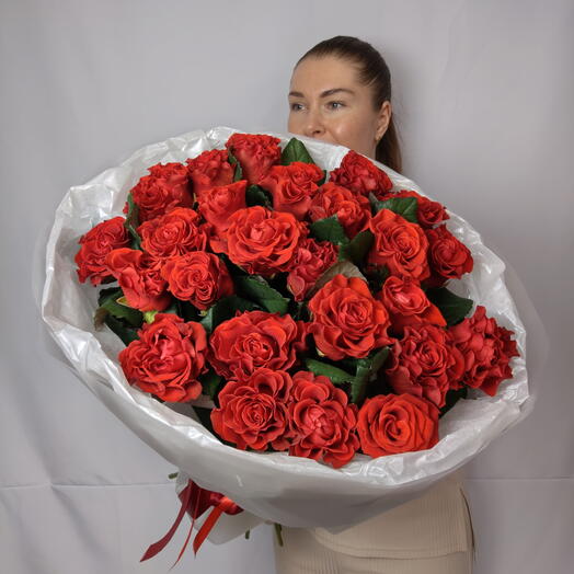 🍓Букет страсти "PERVOЦВЕТ" из 25 ярко красных кудрявых роз Эль Торро в стильной упаковке