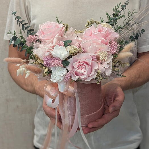 Вечная композиция "Бархатная нежность" из стабилизированых цветов