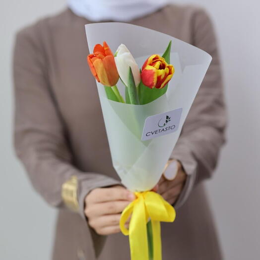 3 безендірілген қызғалдақ