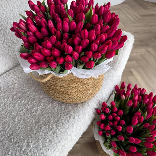 Cesta de tulipas rosa-choque