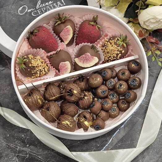 Клубника в шоколаде.  Ягодный микс в шоколаде 🍓🍒🫐