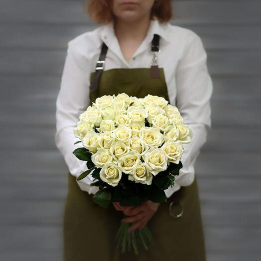 61 белых роз