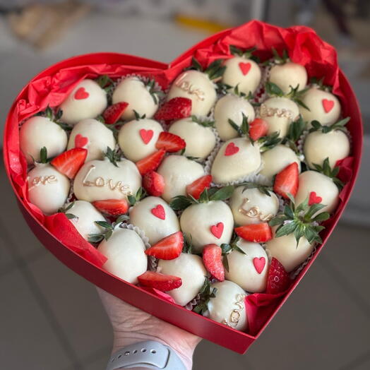Клубника в шоколаде сердце любовь