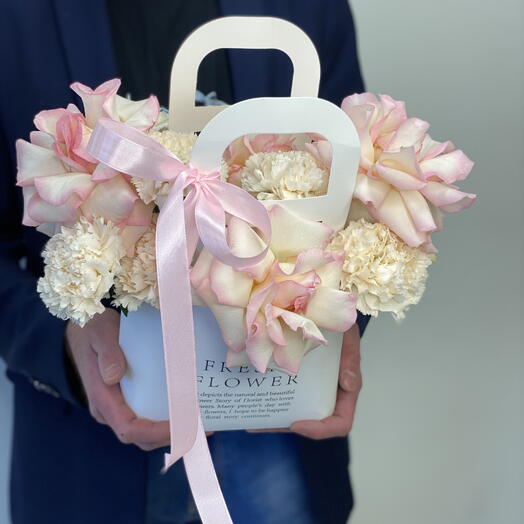 🫶🏻Сумочка с ажурными розами! Bloom room: большой выбор букетов в профиле магазина