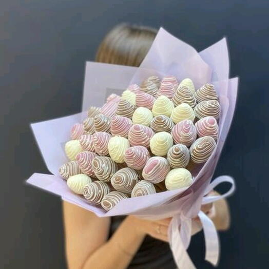 Букет с клубникой в шоколаде 03