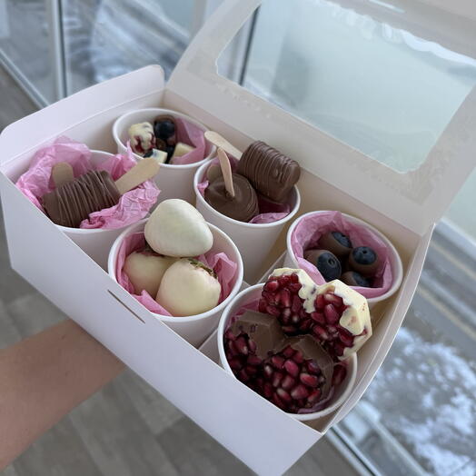 Десертный бокс с клубникой и фруктами в шоколаде 🍓🍫