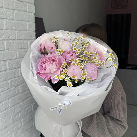 Любовь 💖 5 пионов Сара Бернар с ромашкой