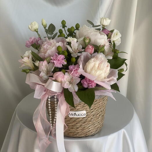 Корзинка с нежными пионами🌸