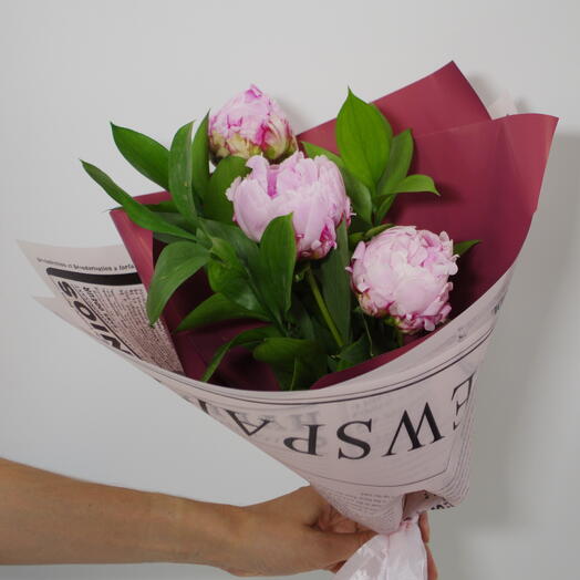 Букет из 3 розовых пионов