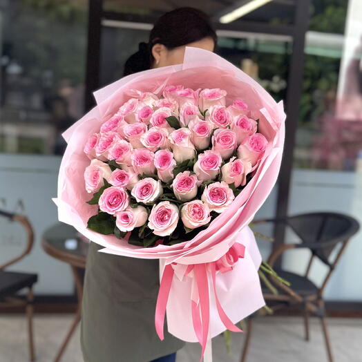 Розовые розы 35шт
