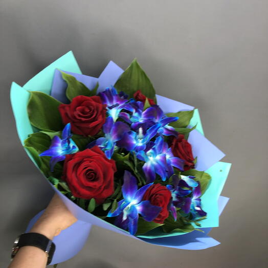 Яркий букет с космическими орхидеями и розами🌺🩷