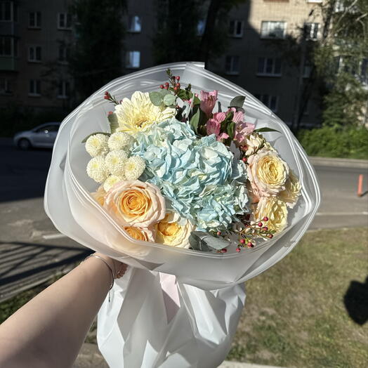 Авторский букет с гортензией