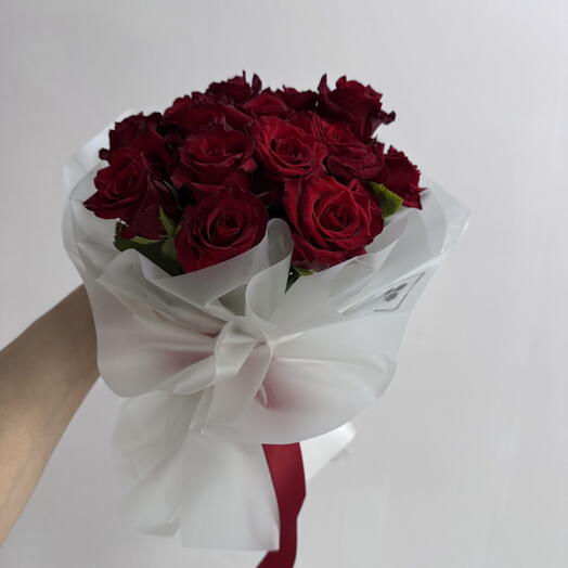 мини букет из красных роз