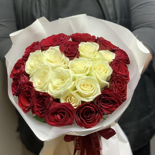 Букет сердце из роз 25