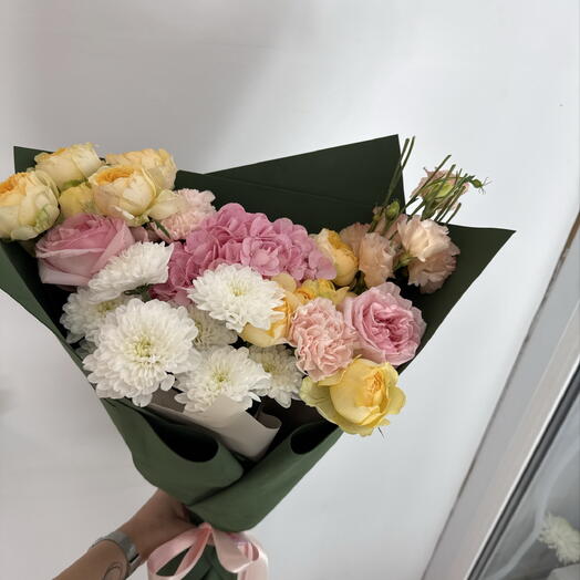 🌸Сборный букет с сочетанием кустовых роз и гвоздик🌸