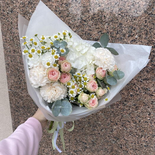 Нежный авторский букет Bloom room🌸🤍, кустовая Роза, ромашка, гортензия
