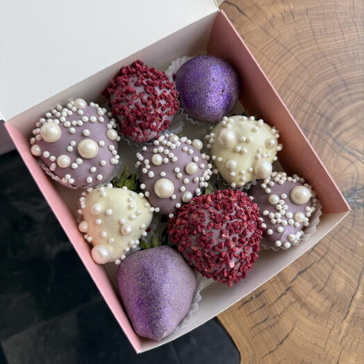 Набор клубники в шоколаде Purple. Подарок для жены
