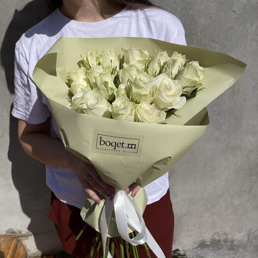Букет из 19 белых роз кения