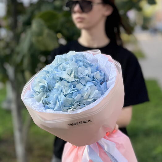 Букет  с гортензией   для жены, мамы, бабушки, дочки, на юбилей, день рождения, 1 сентября ,день знаний , в школу