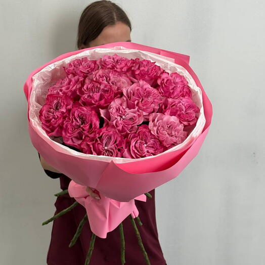 15 пионовидных роз