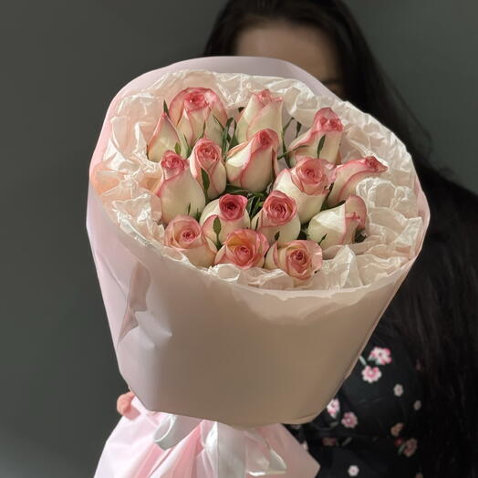 Букет из 15 нежных кенийских роз