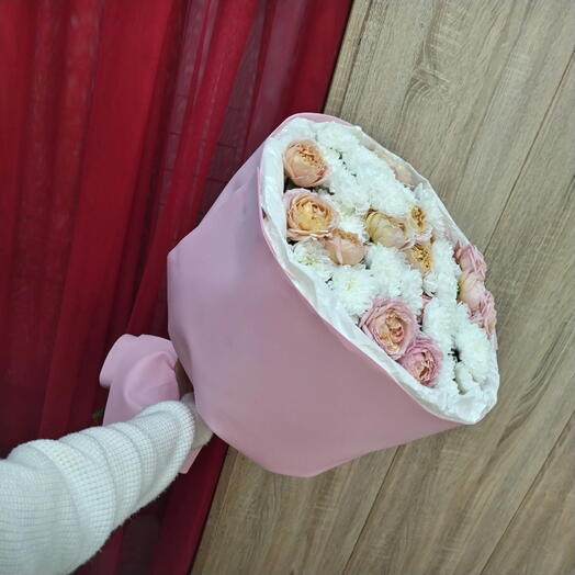 Букет из кустовой розы и хризантем