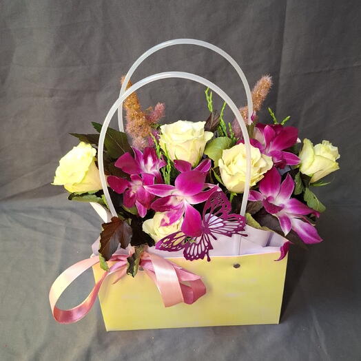 Сумка с розами и дендробиумом 💐