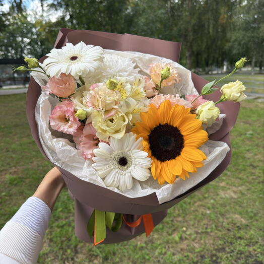 Букет с подсолнухом