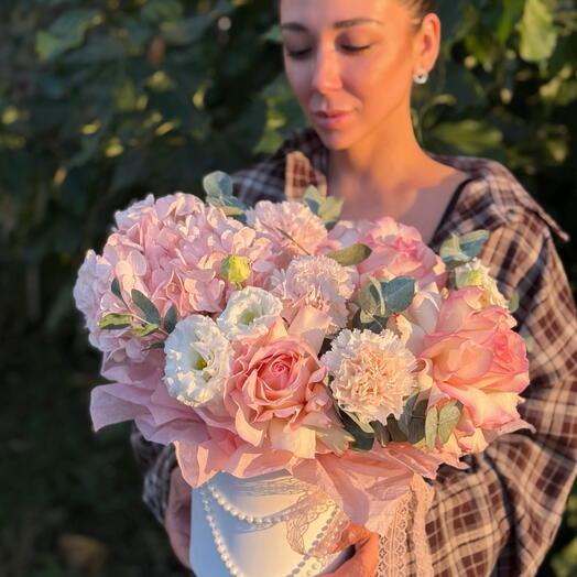 Нежная коробочка с жемчугом и розами