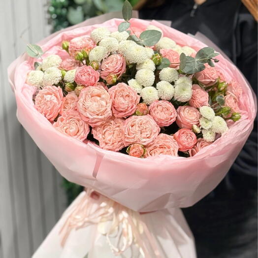 Букет с пионовидной кустовой розой🌸