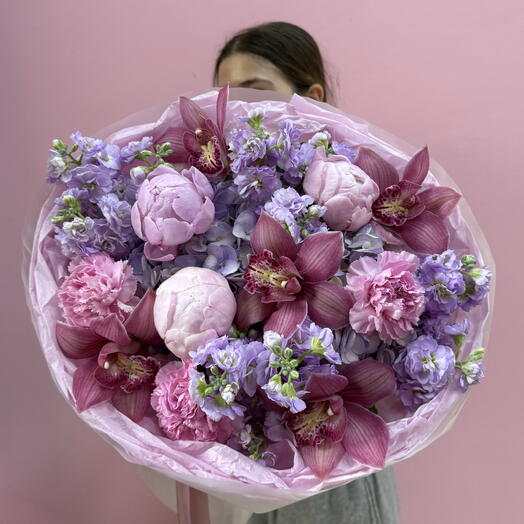 Авторский букет с ароматной маттиолой, пионами, цимбидиумом 🩷💜