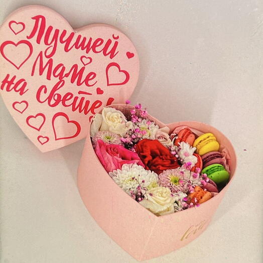 Подарочная коробка с микс цветов и макаронс