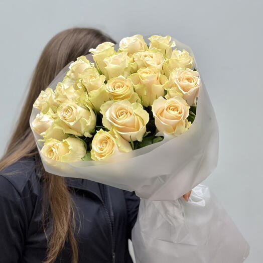 Кремовые розы 19 штук