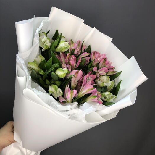 Букет нежных белых и розовых альстромерий🌸🌸🌸🌸🌸