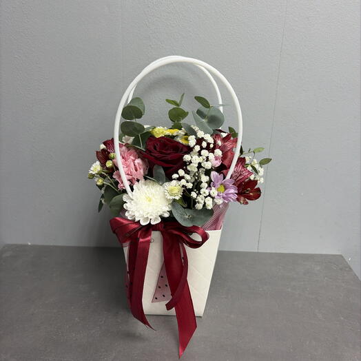 Красные Розы в белой сумке 🌹
