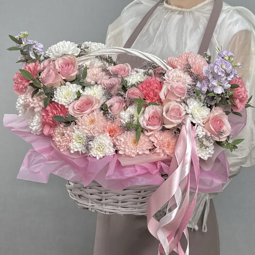 Цветы в корзине
