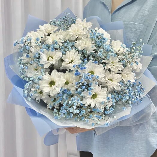«Белые хризантемы и голубая гипсофила» 🤍💙